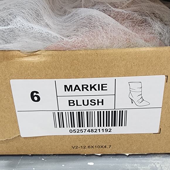 Journee Collection Markie Bootie Slouchy Stiletto Size 6 Blush FLAW artsy - Picture 11 of 14